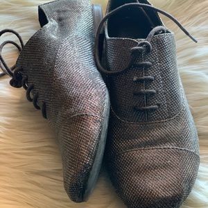 Metallic loafers/oxfords